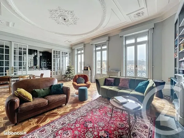 Appartement 5 pièces 162 m²