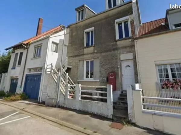 Maison de ville en bord de mer divisée en 5 appartements