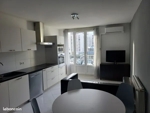 Loue chambre meublée dans appartement très proche tram