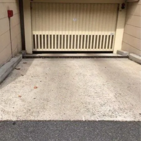 Location parking 13m2 pont à l'anglais