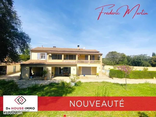 Maison 13 pièces 300 m²
