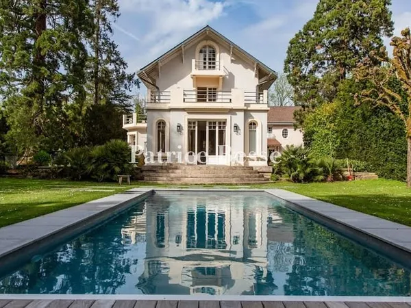 Maison 13 pièces 450 m²