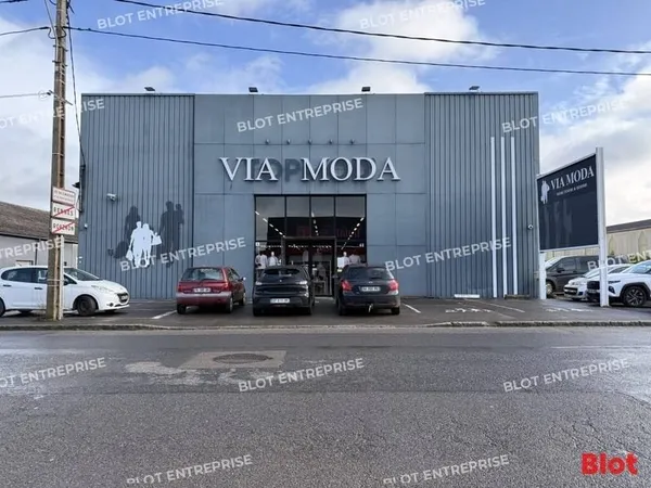 Entrepôt 1700 m²