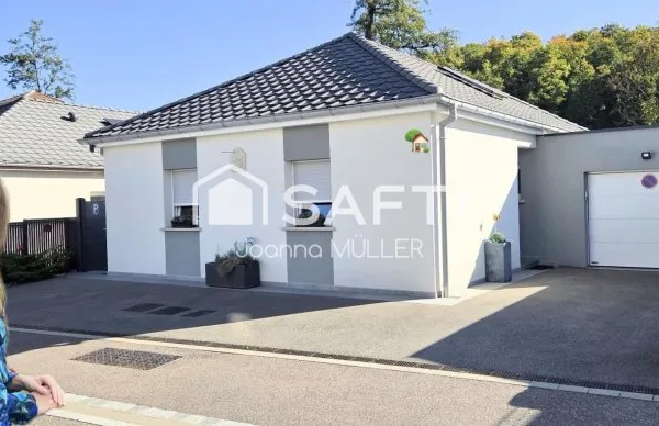 Très belle maison, de plain pied, moderne, avec garage et au calme