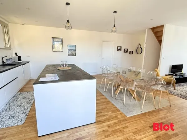 A VENDRE - Dinard - Maison 5/6 chambres au calme avec garage et jardin
