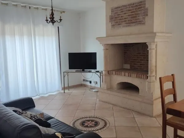 Pavillon divisé en 2 appartements loués - idéal investisseur ou grande famille - excellente rentabil