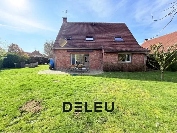 MAISON INDIVIDUELLE AVEC 4 CHAMBRES BUREAU JARDIN ET GARAGE.