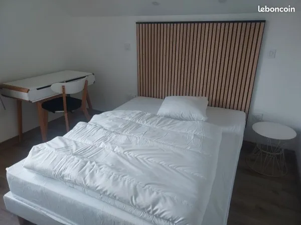 Chambre meublée à louer en colocation