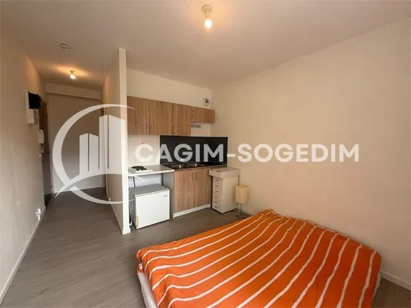 À vendre Studio rénové au centre de Saint-Louis, proche ga