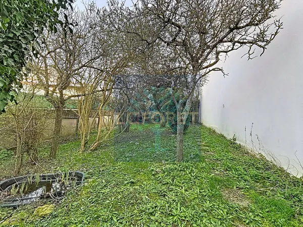 Terrain 270 m²