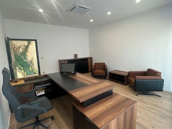 Locations bureaux neufs Cuisine équipée + Sanitaires communs