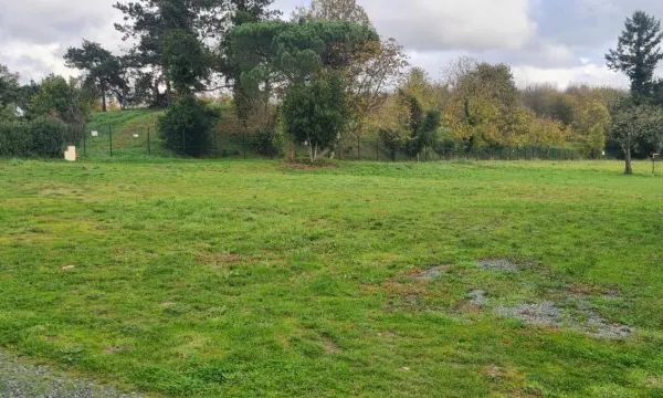 Terrain constructible, libre de constructeur, non viabilisé, Gorges 1161 M² avec 401 M² en zone Uc