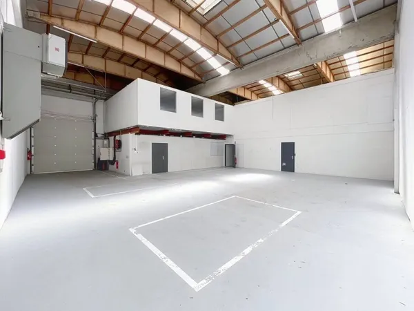 Local d'activité 1226 m²
