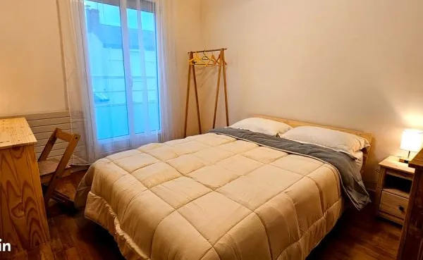 Chambre rénovée, balcon, parking, rive droite proche centre
