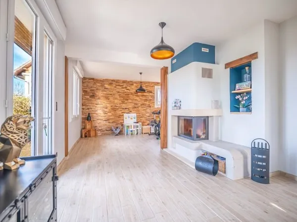 MAISON SUR SOUS SOL PLEIN CENTRE - 5 CHAMBRES- JARDIN