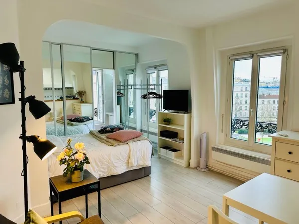 Loue studio - meublé 27m² - très lumineux - super localisation - 1 min du métro