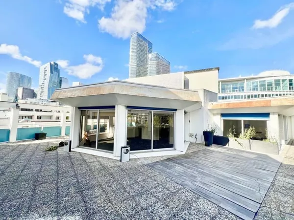 Beau bureaux lumineux, terrasse privative, parking