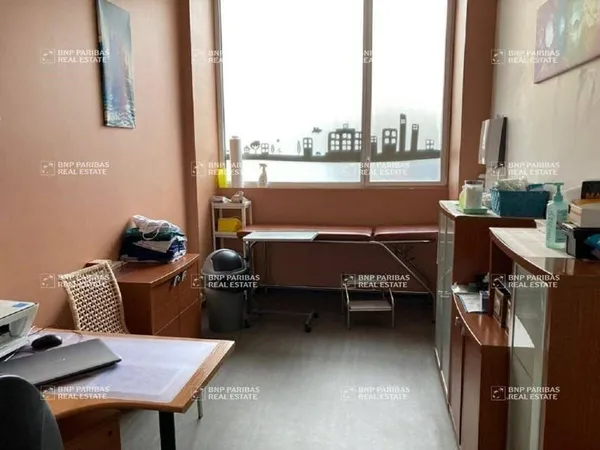 Local commercial 240 m²