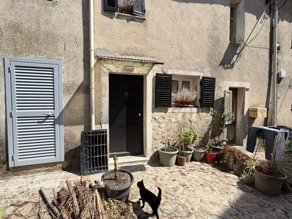 T3 sur 3 niveaux - 80m² - Bocognano - 550