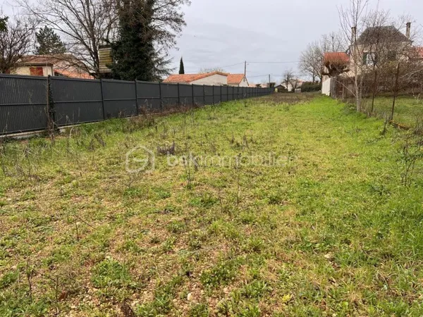 Terrain constructible et Viabilisé sur la jolie commune de Cissé