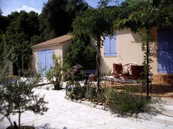 Superbe villa dans un village tous commerces