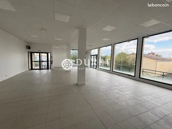 Local 450 m² Avrillé