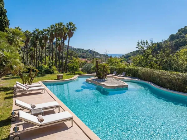 Château 24 pièces 856 m²