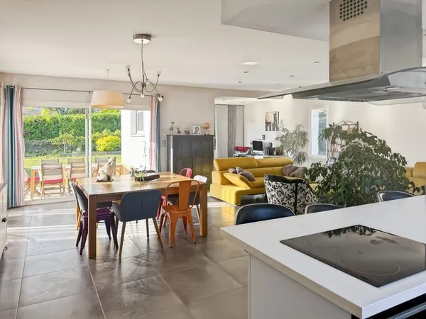 Belle Villa Contemporaine avec Piscine...