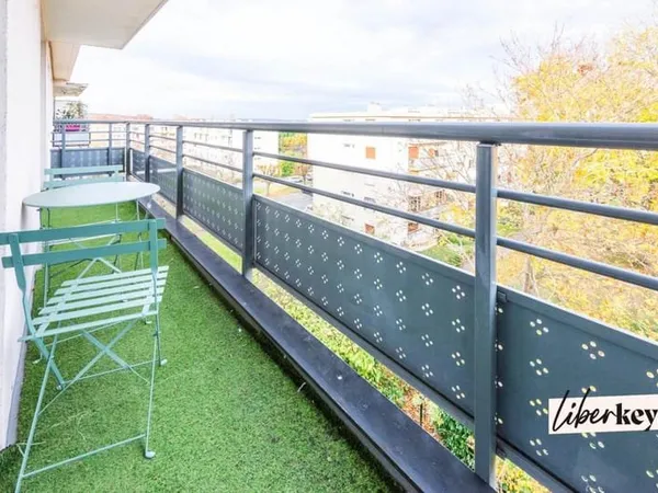 Dernier étage traversant avec balcon, parking et cave - Plaisir