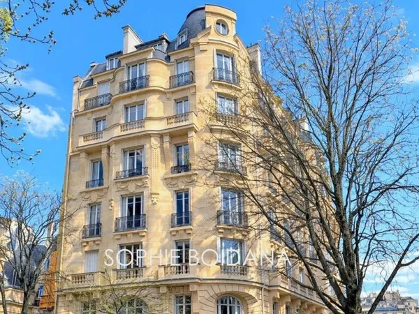 Appartement 7 pièces 224 m²
