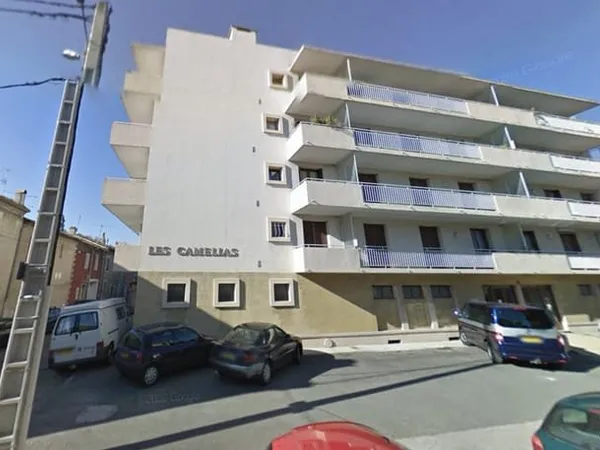 AVIGNON PROCHE REMPARTS P2 TBE AVEC BALCONS ET CAVE
