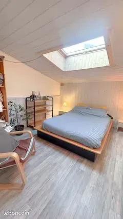 Grande Chambre en Duplex, tranquille, près des cures thermales et bus (400par cure)