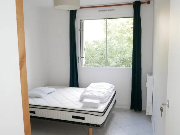 Loue chambre dans appartement en colocation