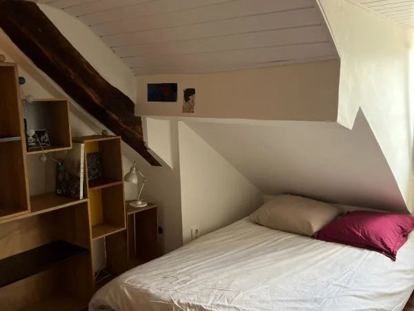 Appartement 1 pièce à vendre au dernier étage avec vue dégagée à Paris Montmartre