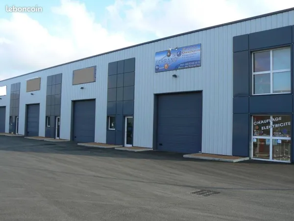 Local d’activité et entrepôt Location Andrézieux-Bouthéon  180m² 1150€