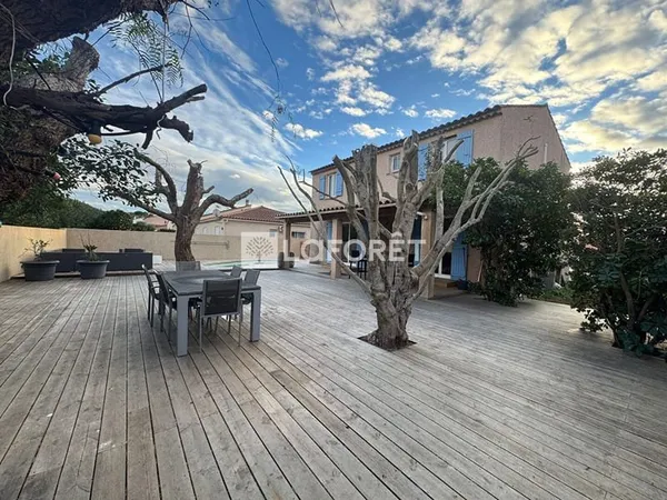 Superbe maison 4 faces de 162m² avec piscine à Villeneuve-de-la-Raho