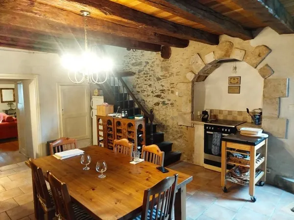 Charmante Maison de Village en Pierre avec Jardin et Caractère Authentique