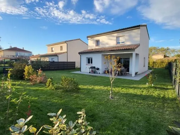 Eaunes, Villa Contemporaine T4 à étage sur Terrain clos d'envir