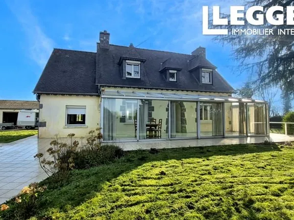 Maison moderne et spacieuse de 5/6 chambres avec un studio/atelier de 130 m² et une grange, le tout 