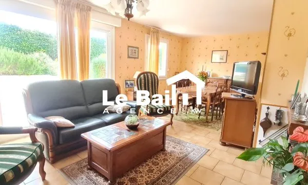 Maison de plain pied avec sous sol total, vue dégagée