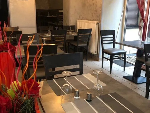 Local commerciale avec murs restaurant