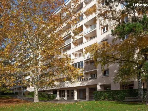 Parking 74 m²