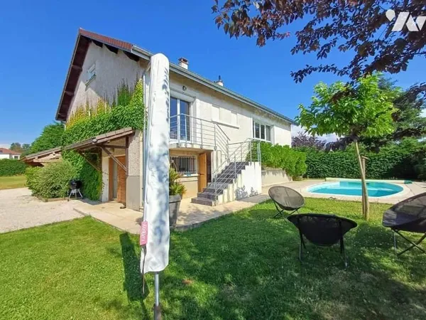 Maison 9 pièces 235 m²