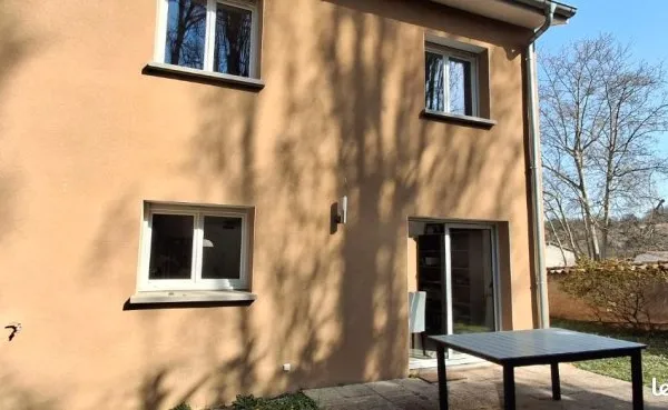 VILLA RECENTE 116 M2 avec 150 M2 JARDIN coeur Fontaines Saint Martin