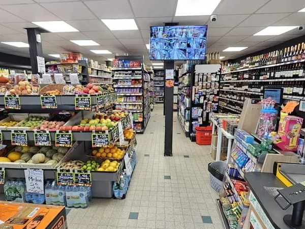 Local commercial 4 pièces 150 m²