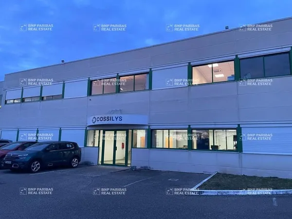 Bureaux 3 pièces 824 m²