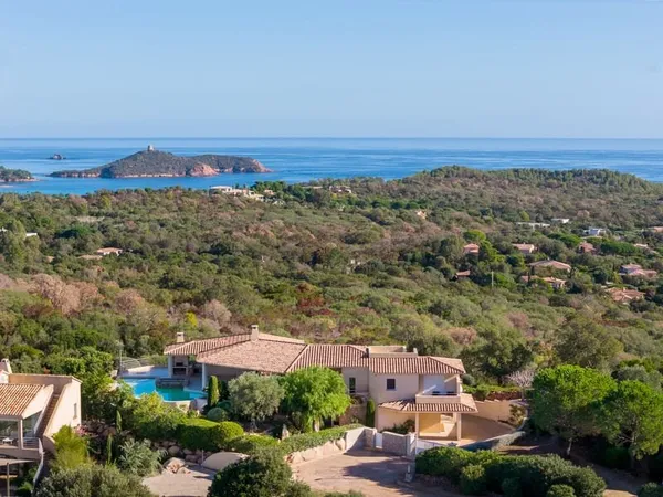 Maison 8 pièces 234 m²