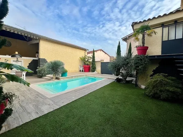 Maison Miribel centre ville 4 pièces 100 m2, terrain avec piscine.