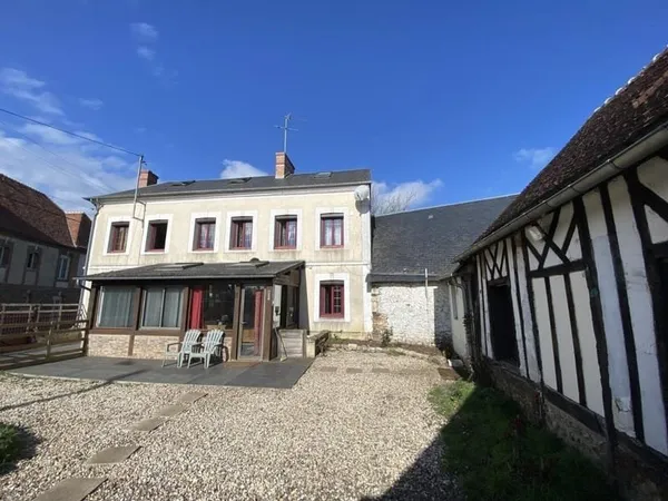 Maison trois chambres, dépendances, terrain de 2,16 hectares