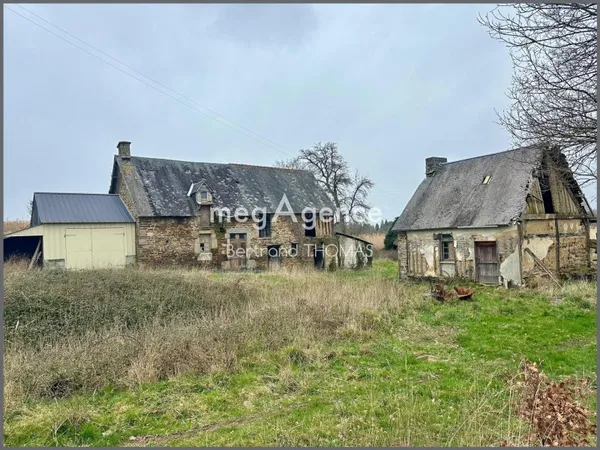 Ensemble de maisons à rénover sur 58696 m2